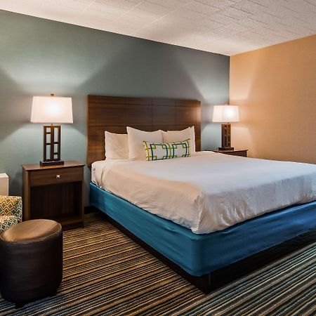 Best Western Woodhaven Inn Екстериор снимка