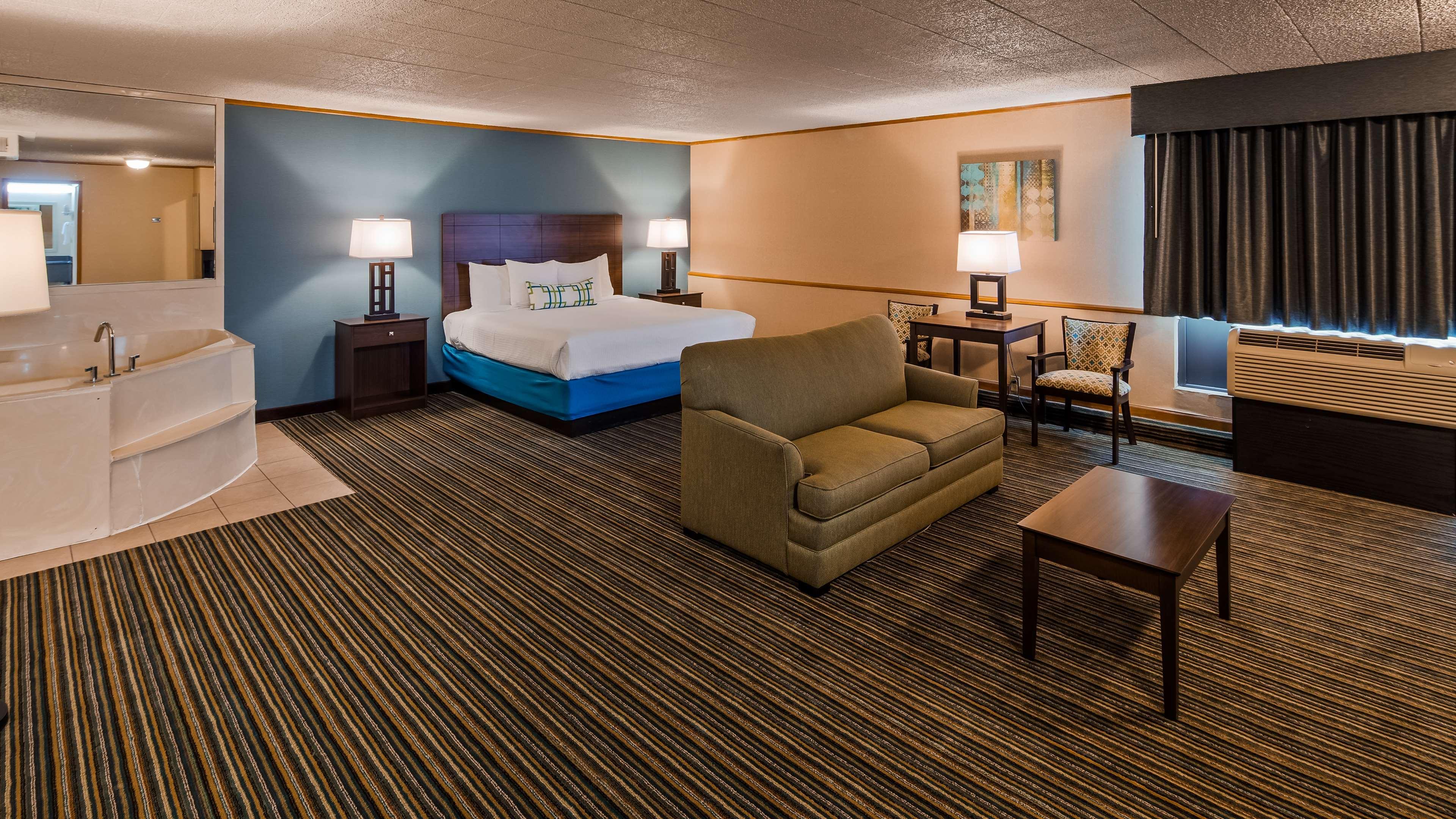 Best Western Woodhaven Inn Екстериор снимка