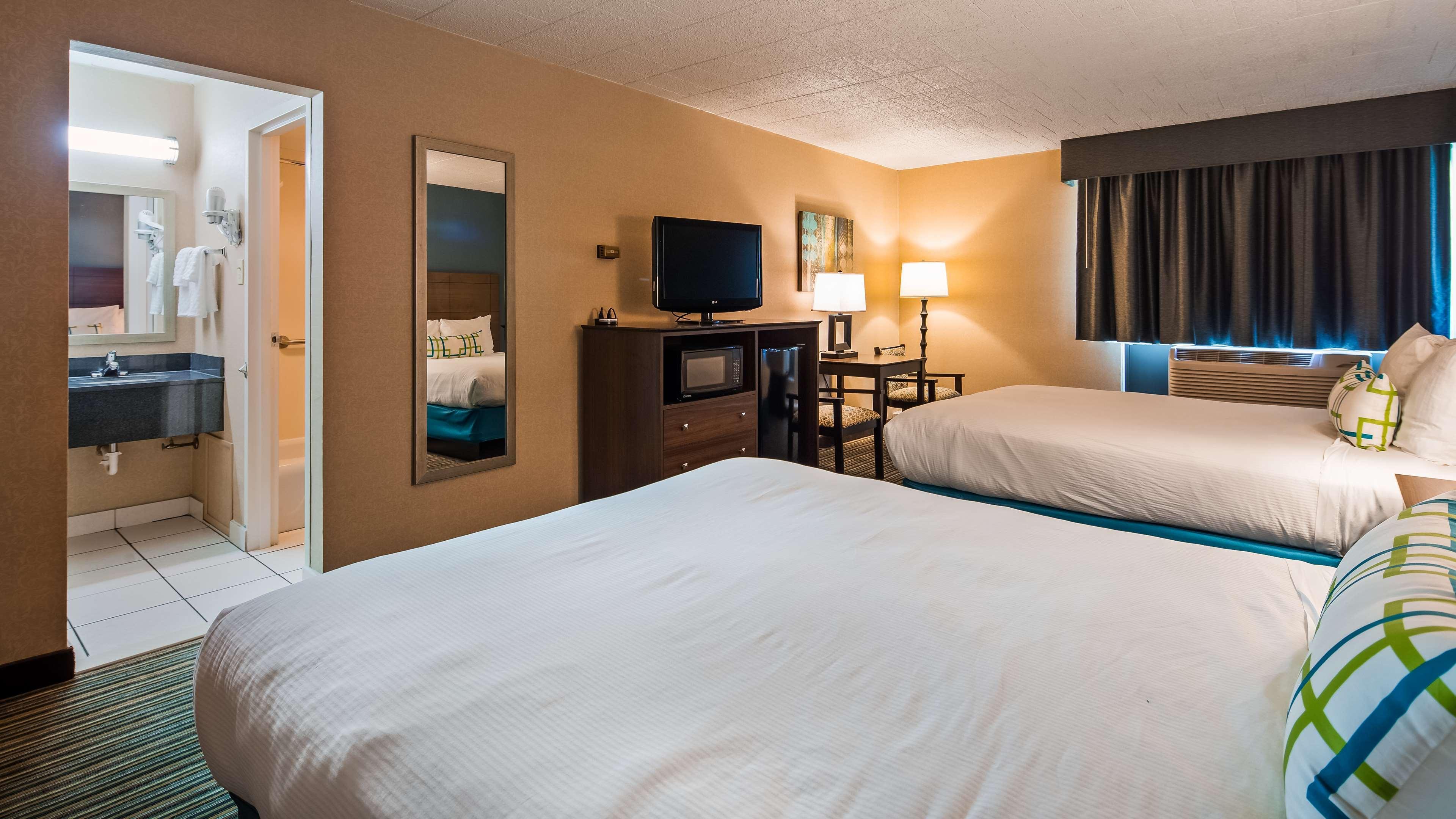 Best Western Woodhaven Inn Екстериор снимка
