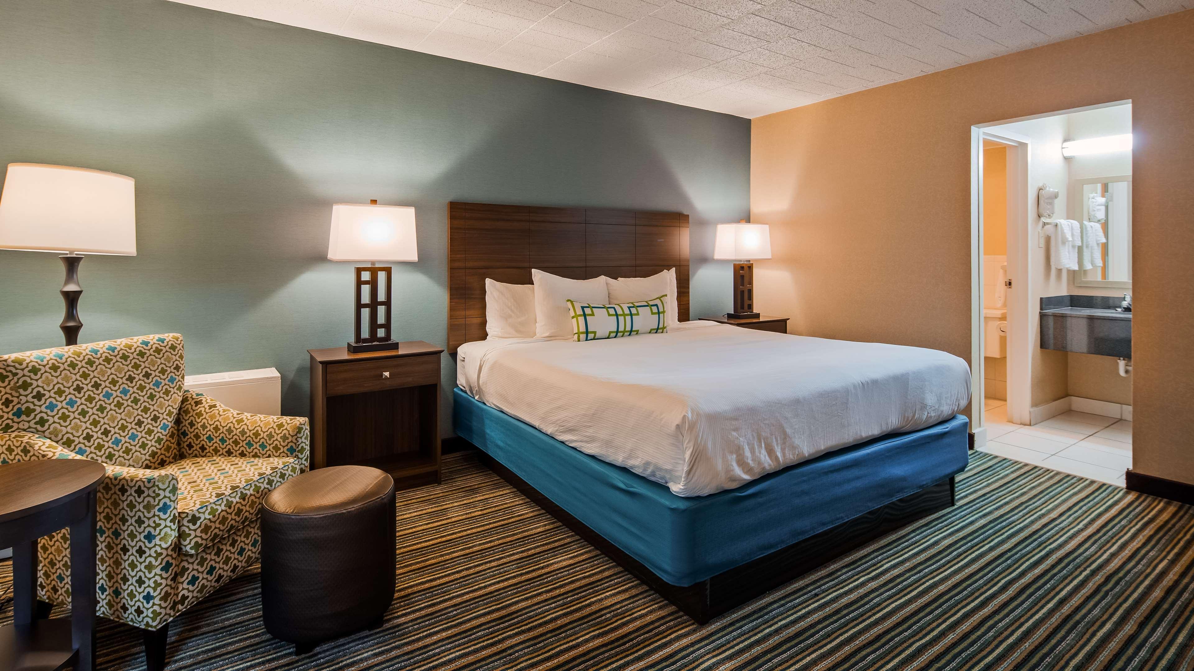 Best Western Woodhaven Inn Екстериор снимка