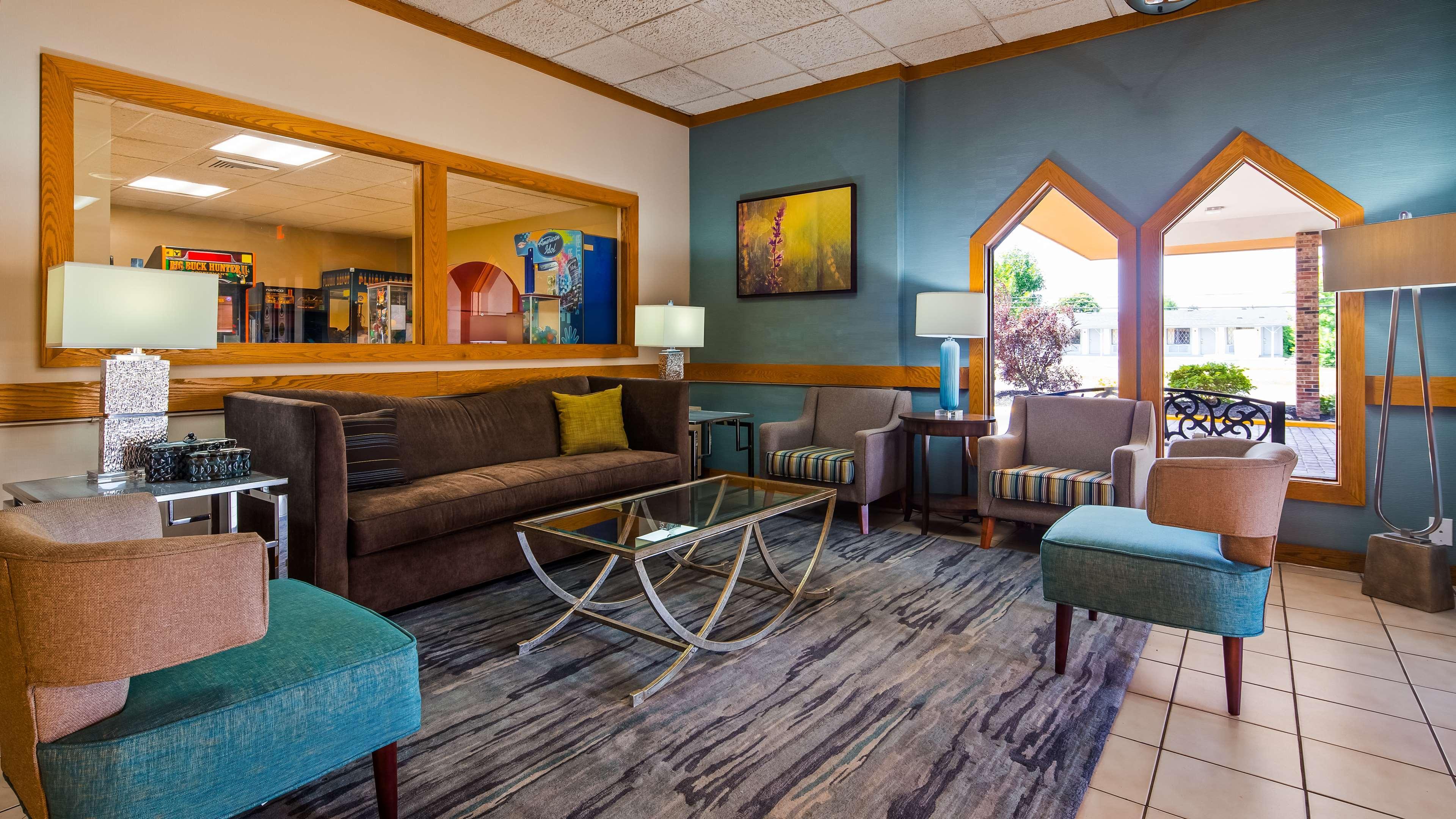 Best Western Woodhaven Inn Екстериор снимка