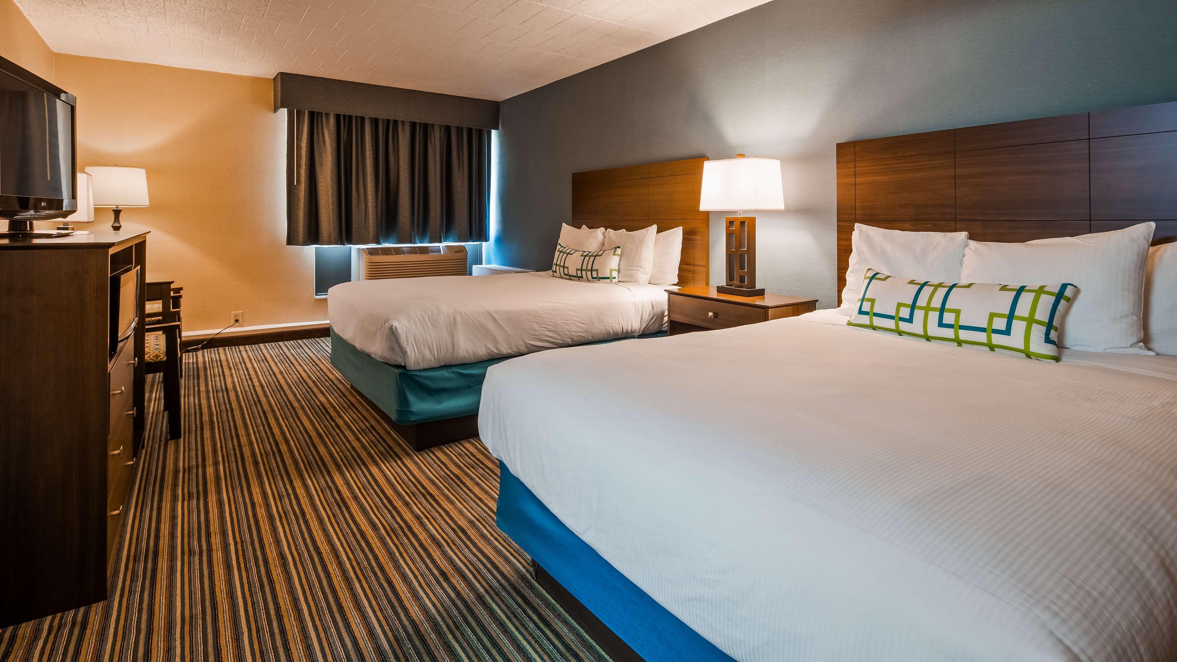 Best Western Woodhaven Inn Екстериор снимка