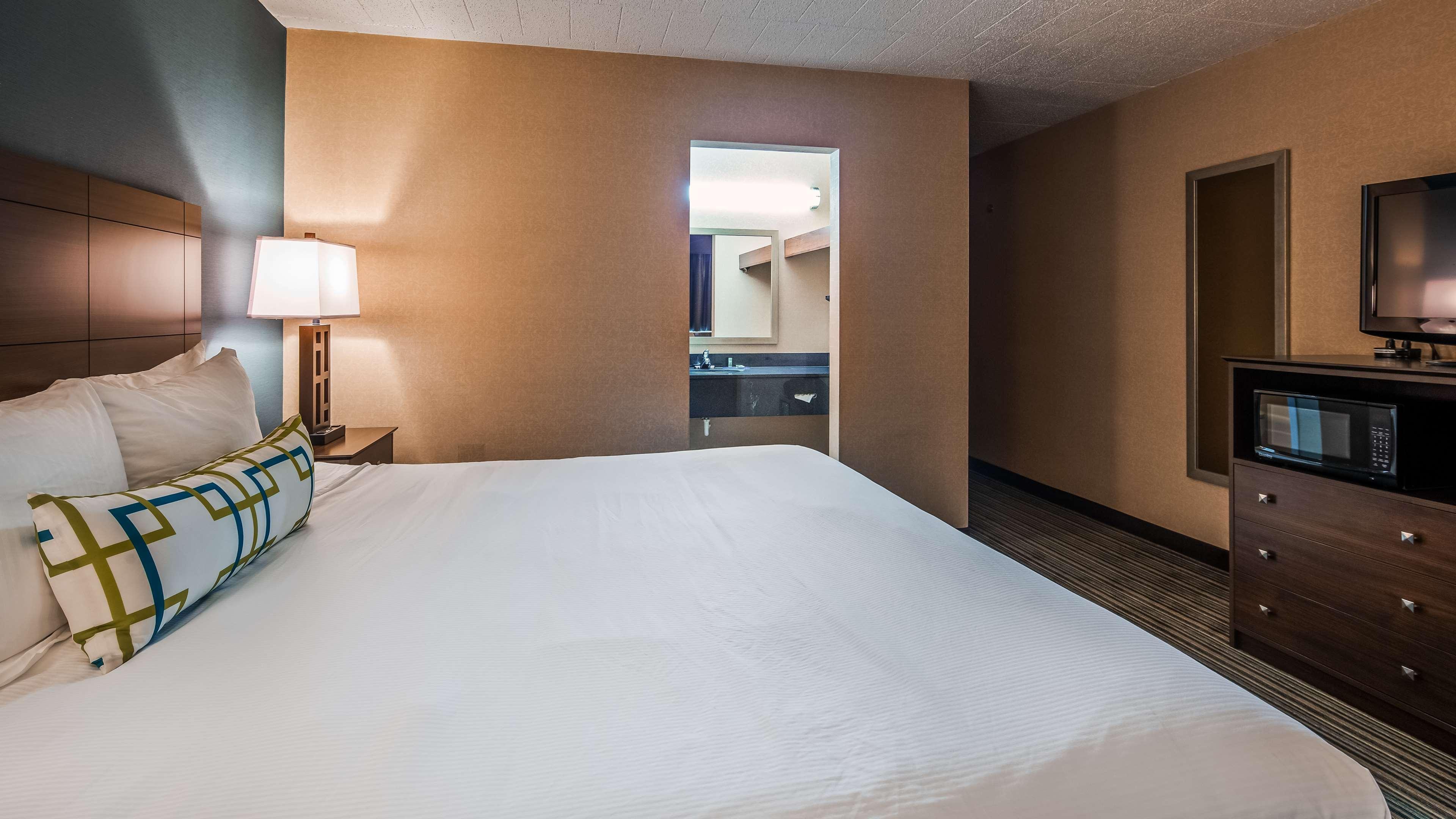 Best Western Woodhaven Inn Екстериор снимка