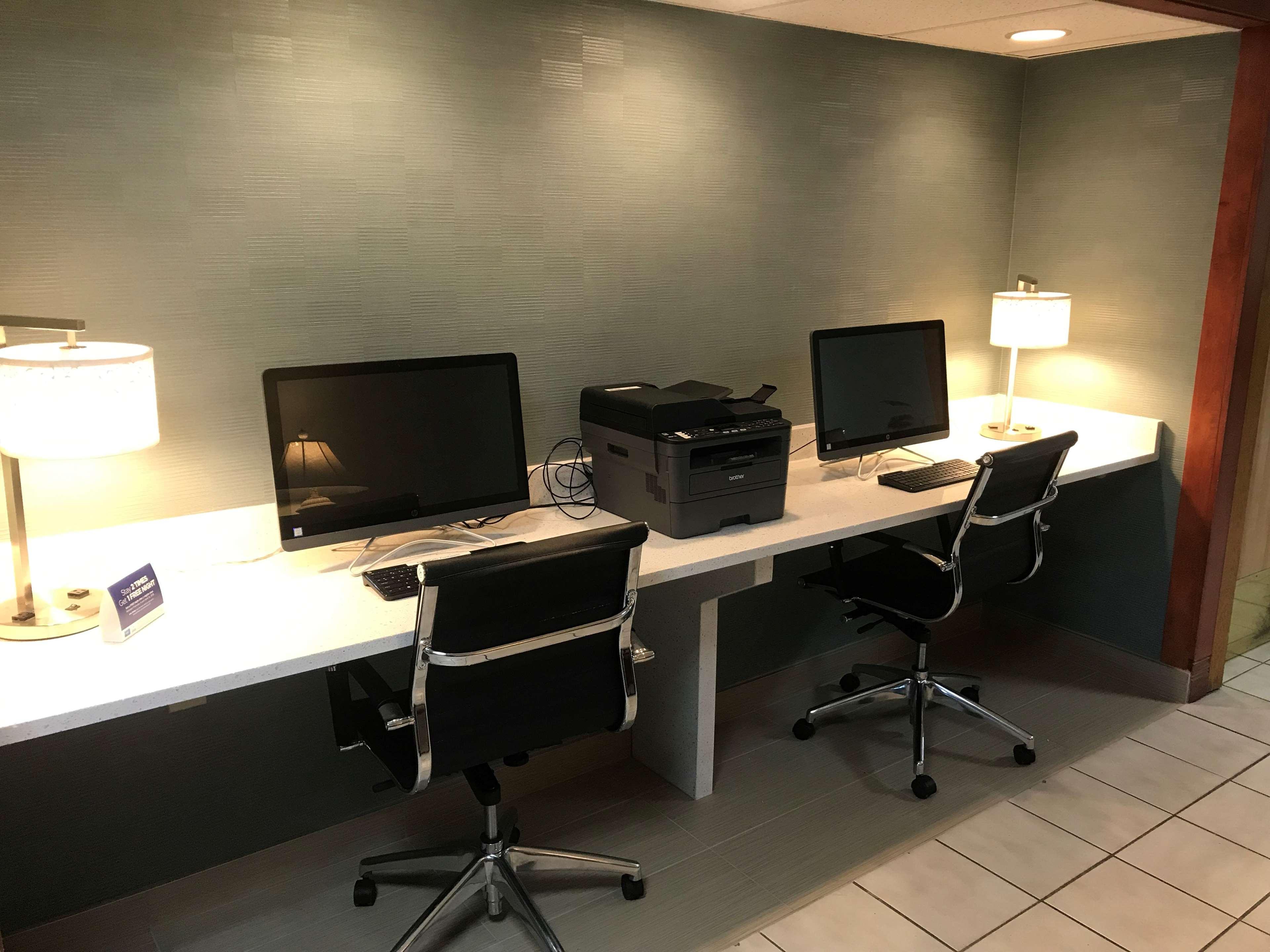 Best Western Woodhaven Inn Екстериор снимка