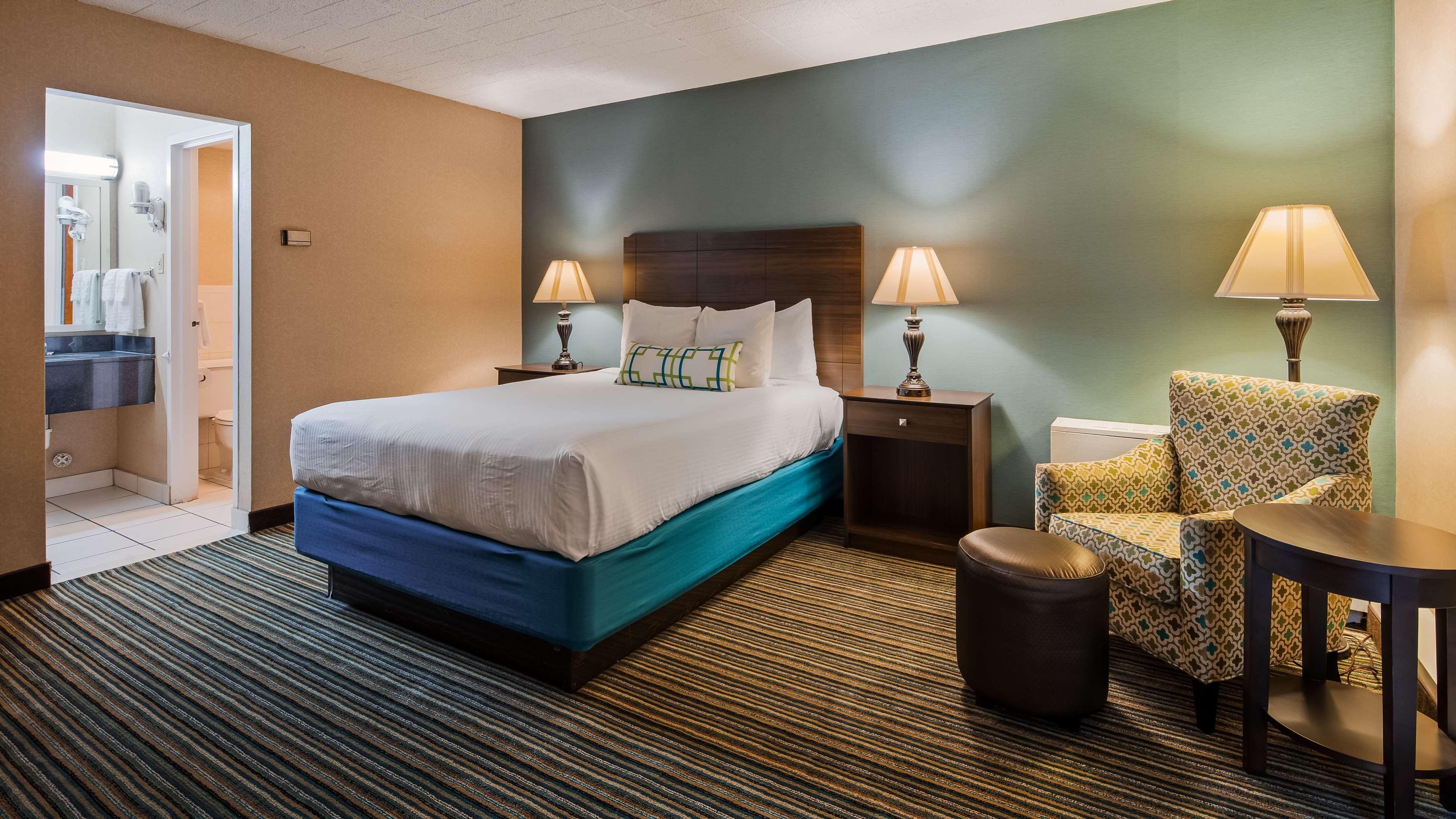 Best Western Woodhaven Inn Екстериор снимка