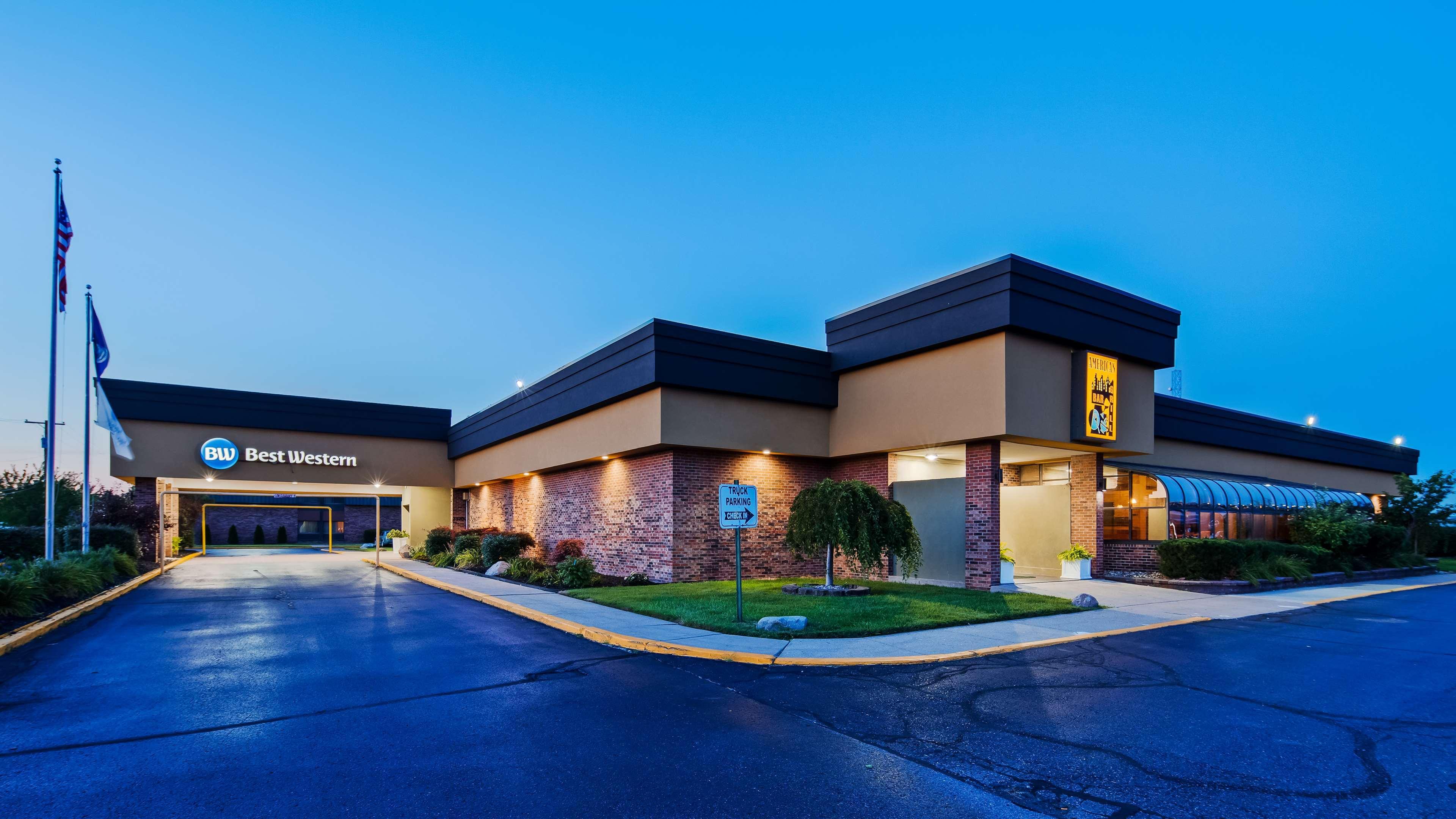 Best Western Woodhaven Inn Екстериор снимка