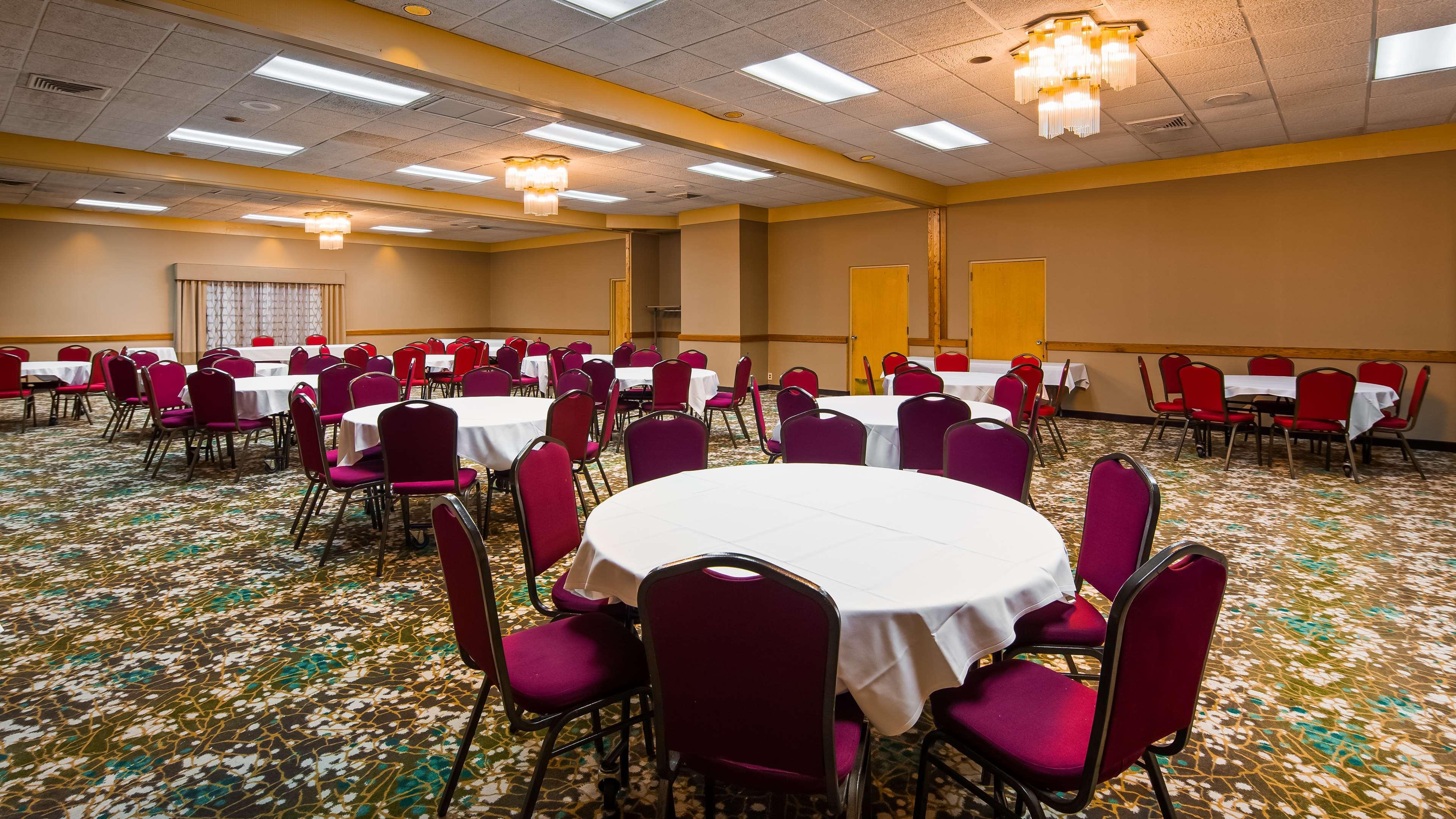 Best Western Woodhaven Inn Екстериор снимка