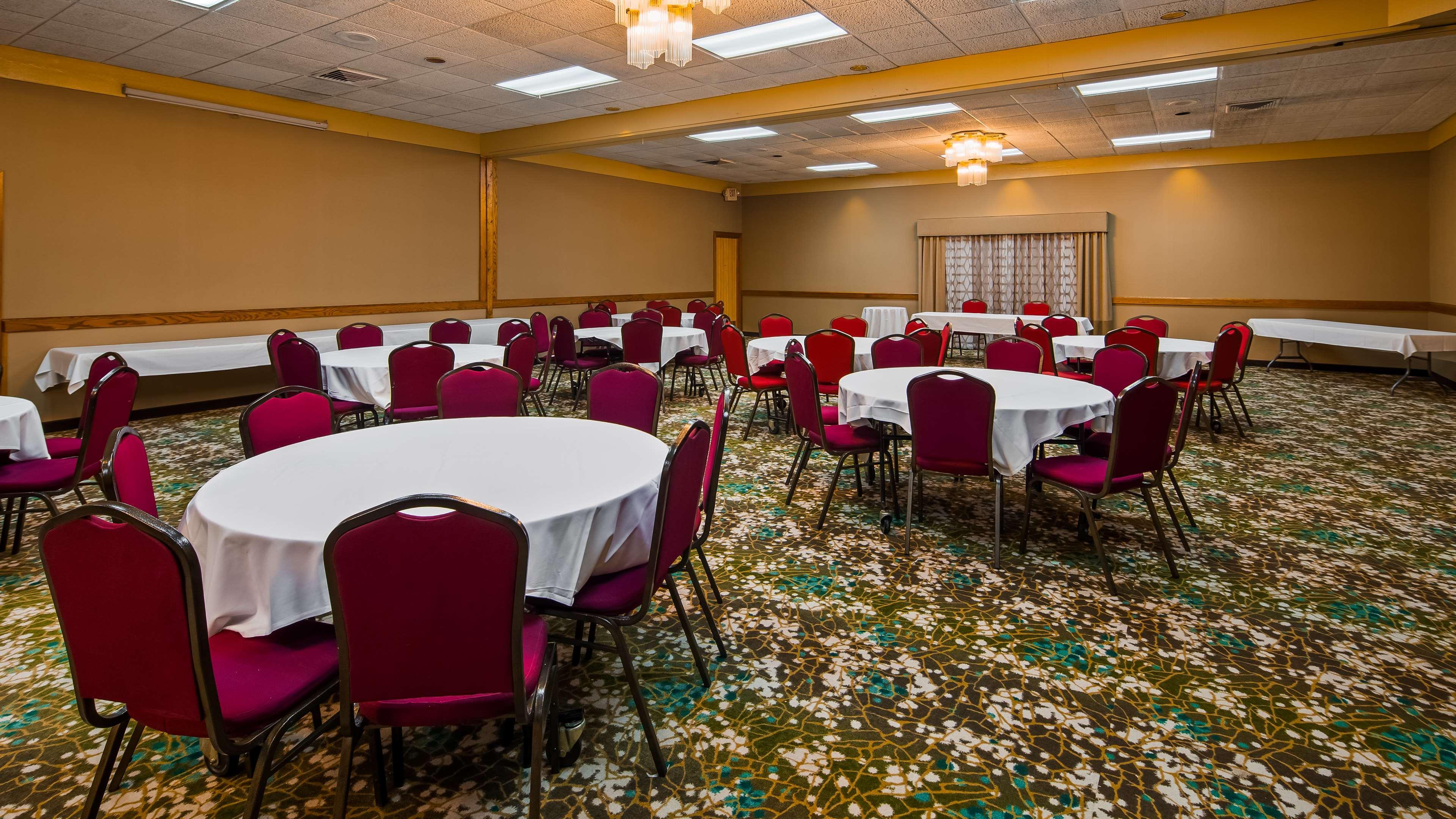 Best Western Woodhaven Inn Екстериор снимка