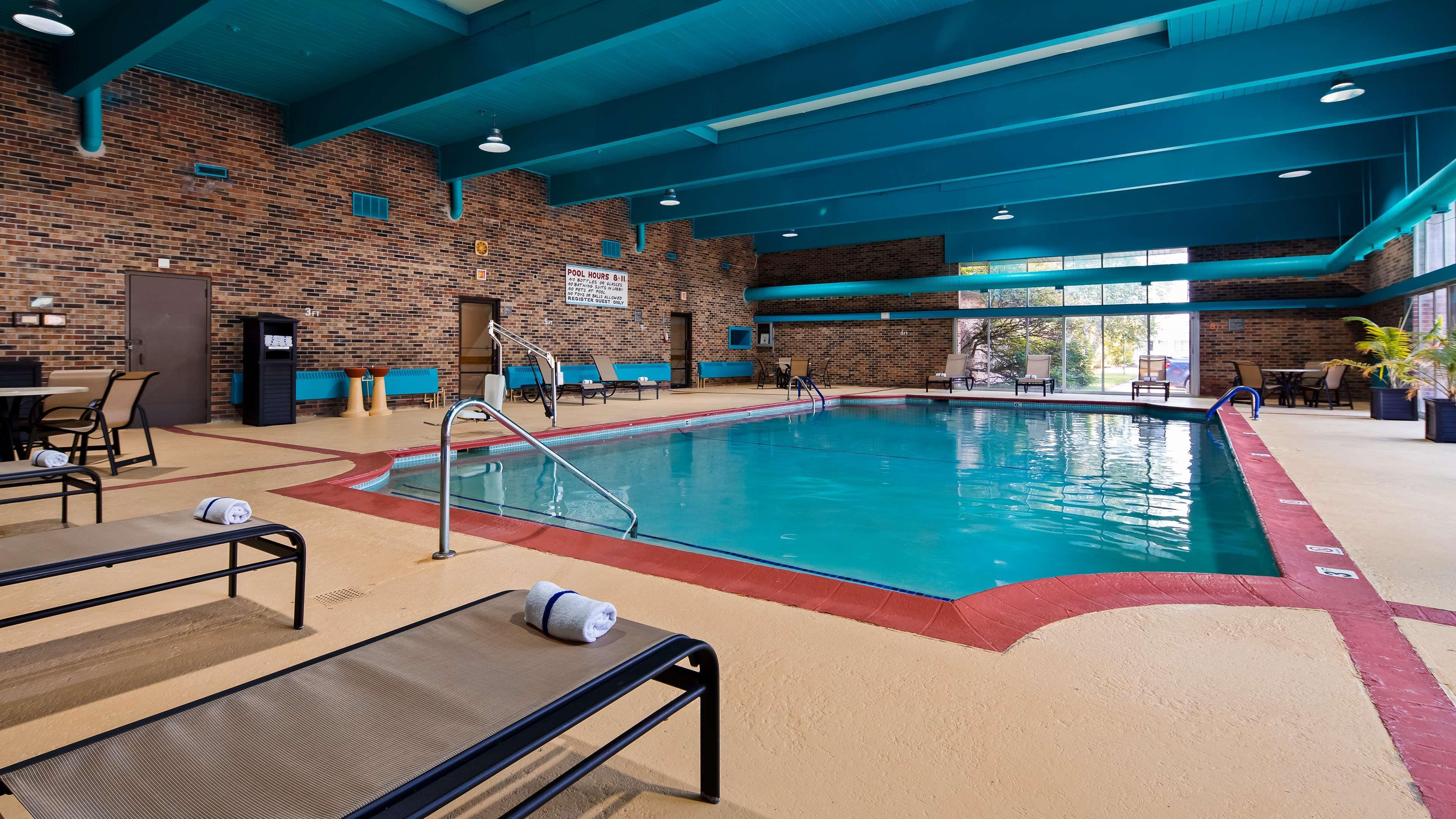 Best Western Woodhaven Inn Екстериор снимка