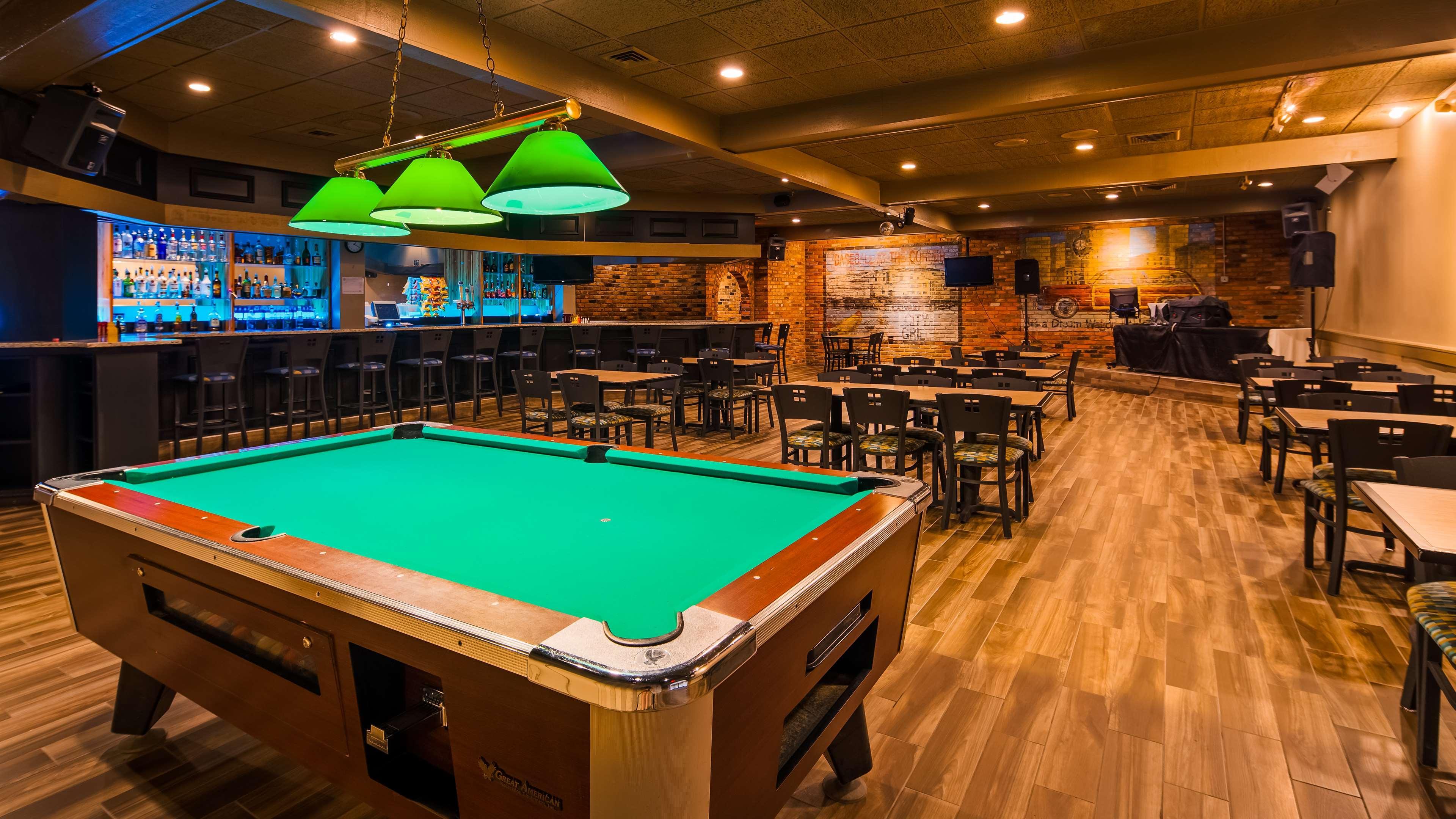 Best Western Woodhaven Inn Екстериор снимка