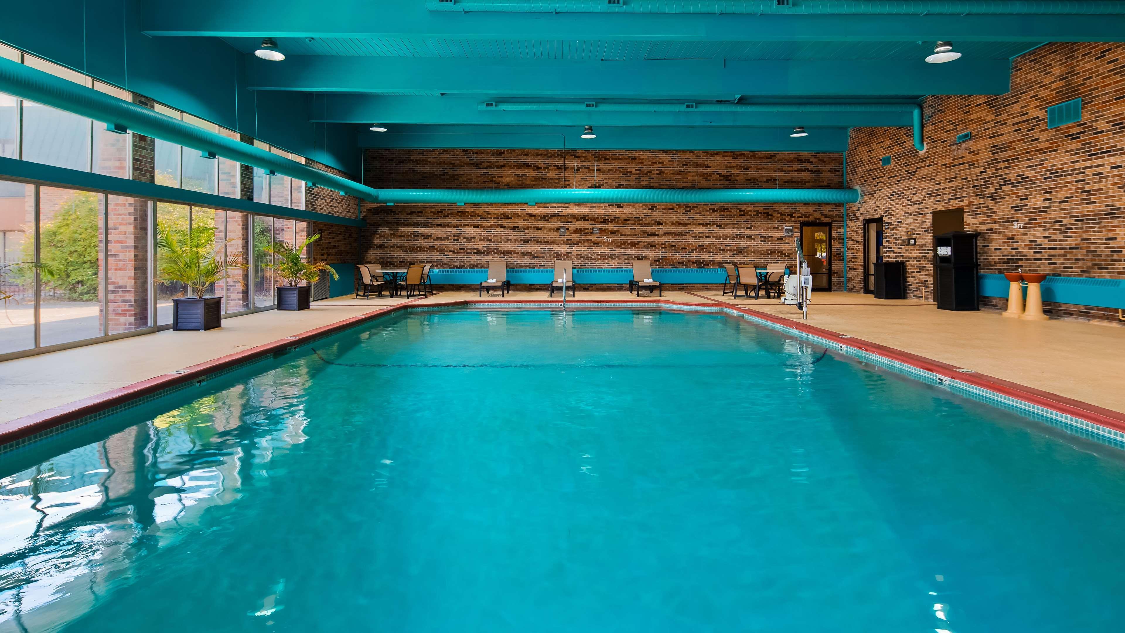 Best Western Woodhaven Inn Екстериор снимка
