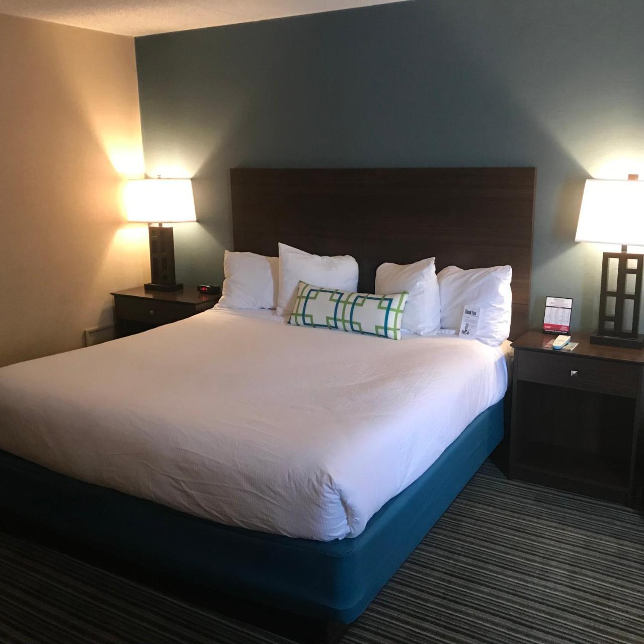 Best Western Woodhaven Inn Екстериор снимка