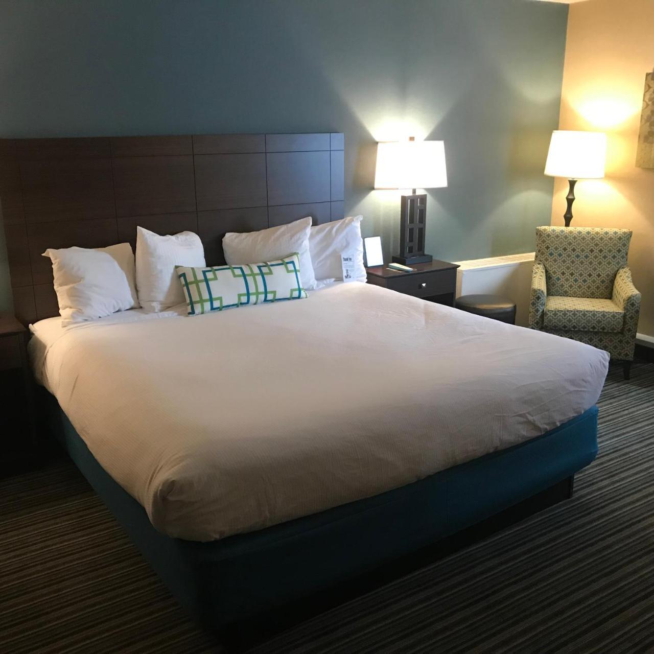 Best Western Woodhaven Inn Екстериор снимка